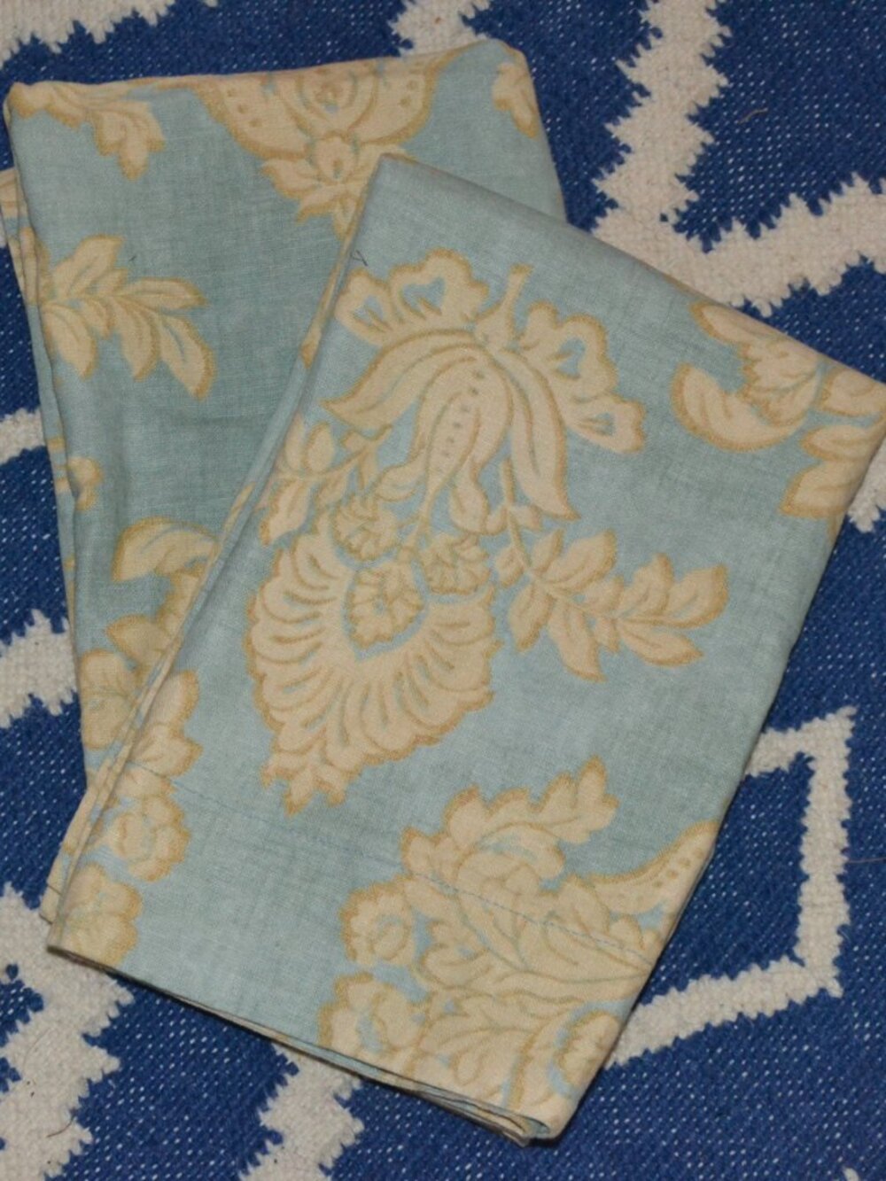 2 Pottery Barn Damask Floral 55% Linen 45% Cotton Blue/Cream/Gold STANDARD Shams